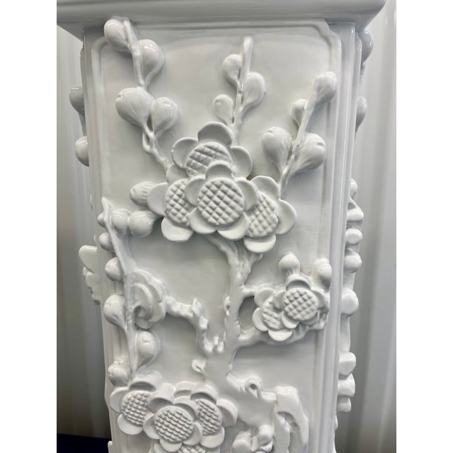 1970s 1970s High-Gloss White Lacquer Chinoiserie Relief Table Lamps – 33” - a Pair For Sale - Image 5 of 9