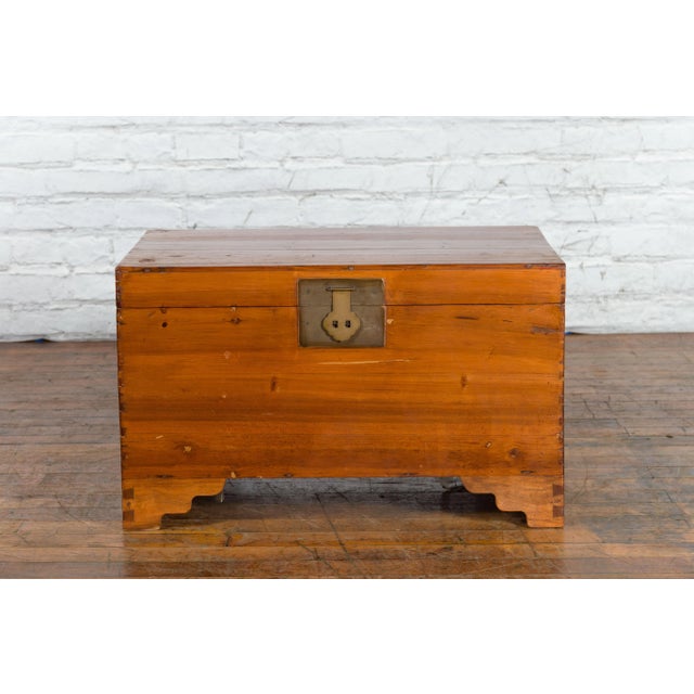 Early 20th Century Chinese Late Qing Dynasty Pine Chest with Brass Hardware and Bracket Feet For Sale - Image 4 of 13