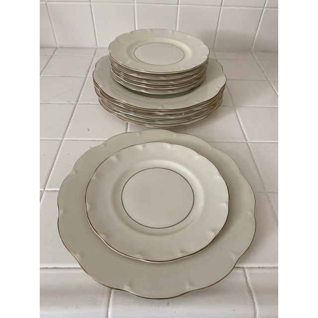 Theodore Haviland 1950s Theodore Haviland New York Leeds Cream & White Dinner & Salad Plates- 12 Pieces For Sale - Image 4 of 10