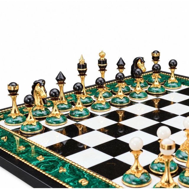 Green 20th Century Russian Dolerite, Malachite & Kascholong Opal Chess Set. For Sale - Image 8 of 11