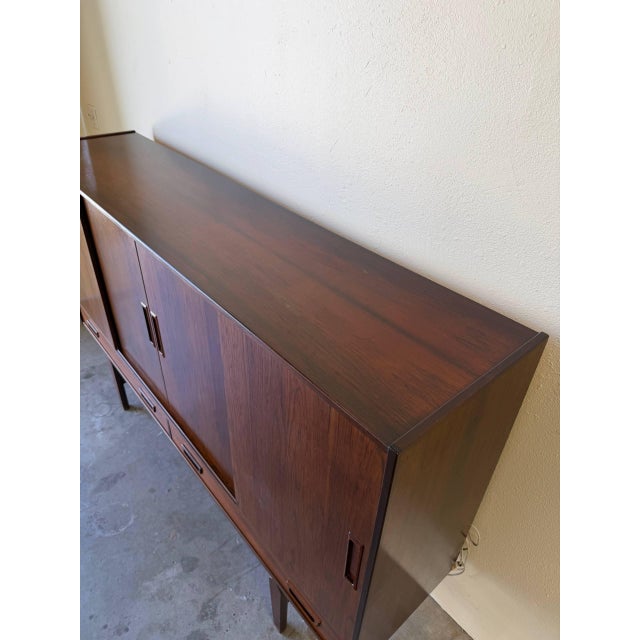 Mid-Century Modern Danish Mid Century Rosewood Credenza – Large Scandinavian Modern Sideboard 1960s For Sale - Image 3 of 10