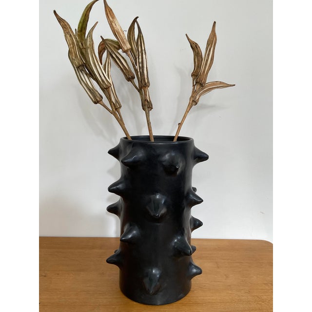 Make a bold, sculptural statement with this handcrafted Izuran Tadelakt vase. Utilizing the ancient Moroccan "Tadelakt"...