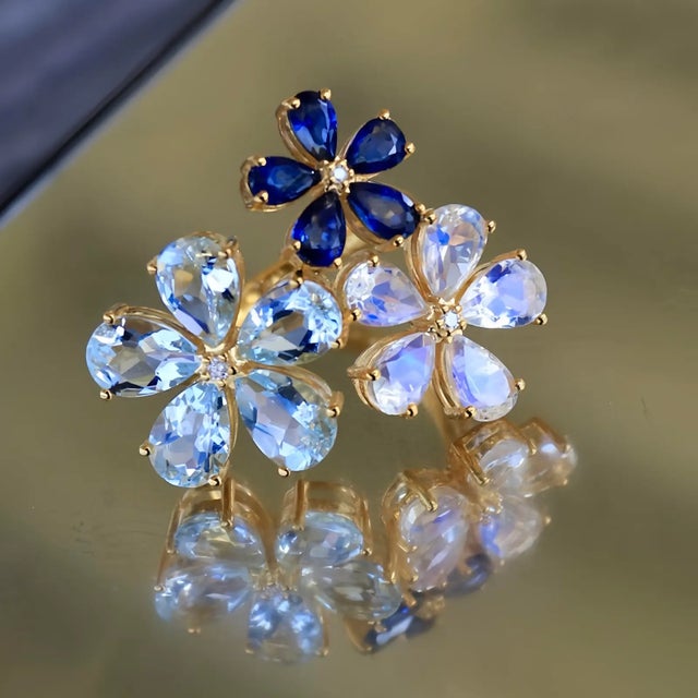 Metal Nina Zhou Aquamarine Moonstone Sapphire Diamond Flower Blossom Cocktail Ring in 14k Yellow Gold, size 9 For Sale - Image 7 of 7