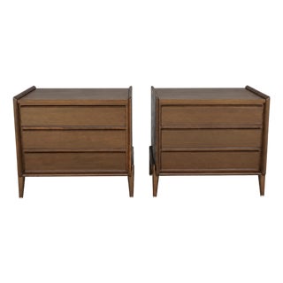 Mid Century Modern Walnut Nightstands. - Pair For Sale