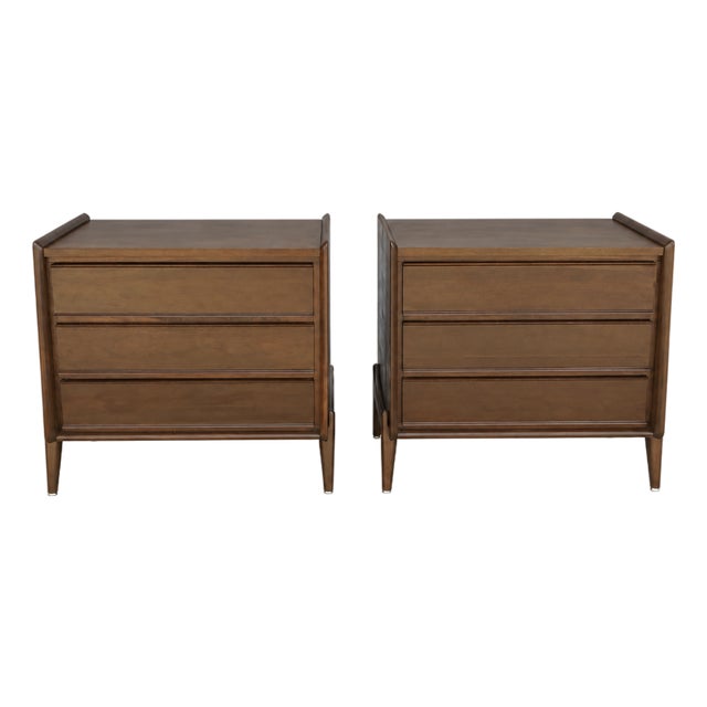 Mid Century Modern Walnut Nightstands. - Pair For Sale