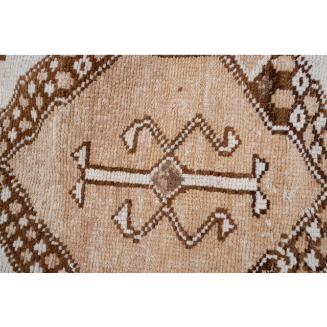 Natural White Herki Turkish Hand-Knotted Runner 2'9" X 11'6" For Sale In Philadelphia - Image 6 of 13