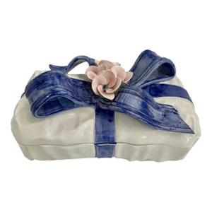 Late 20th Century d.c.r. Blue and White Trompe L’oeil Ceramic Jewelry or Trinket Box Made in Italy