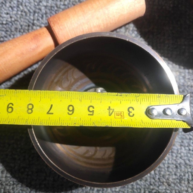 Vintage Chinese Chased Copper "Singing Bowl" Set (4 Pieces) With Wooden Mallets - 1727g For Sale In Los Angeles - Image 6 of 10