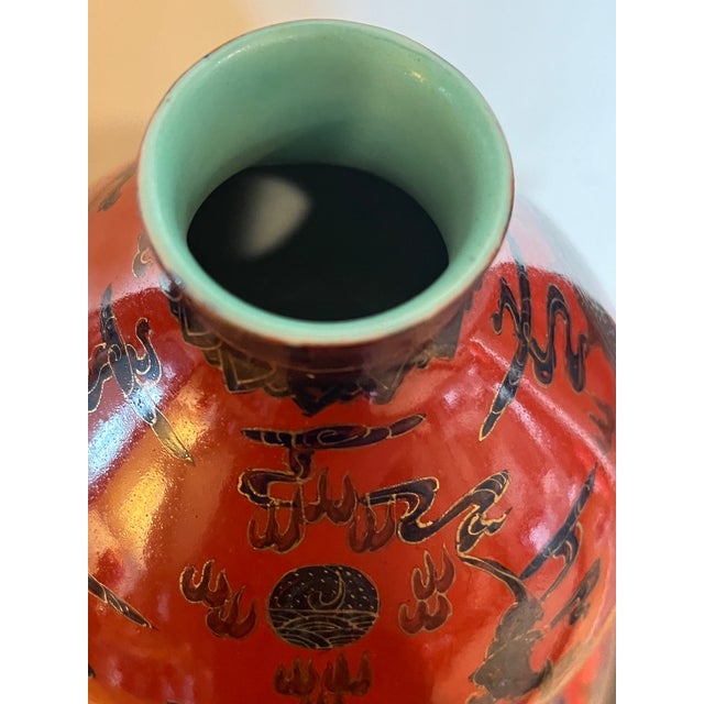 Late 20th Century Jingdezhen Chinese Double Gourd Dragon Vase - Iron Red & Gold - Boxed 12" For Sale - Image 12 of 13
