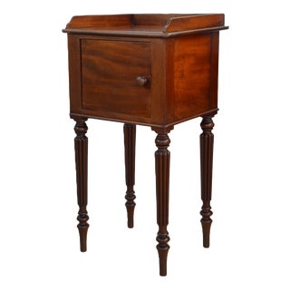 William VI Mahogany Nightstand in the style of Gillows, England, 1830s For Sale