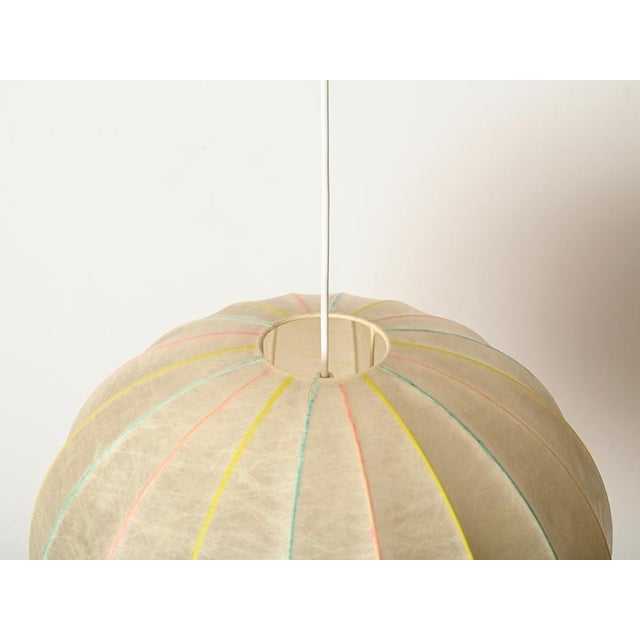 1960s Large Mid-Century Modern Beige Round Cocoon Pendant Light by Achille Castiglioni for Hille, Italy, 1960s For Sale - Image 5 of 12