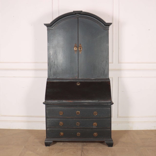 Early 19th century Swedish painted oak bureau bookcase with a fitted interior. 1830. Height to underside of desk: 72cm...