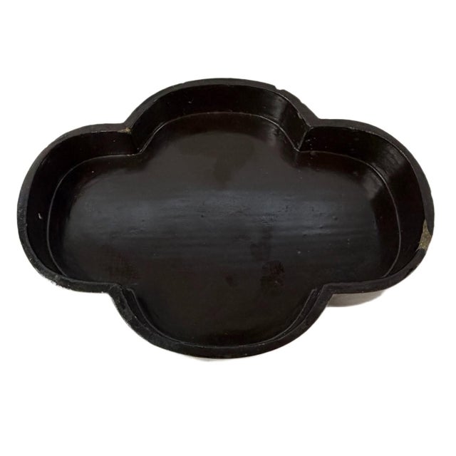 Early 20th Century Antique Chinese Begonia-Shaped Black Lacquer Trinket Box With Hardstone Inlay, Circa 1920s For Sale - Image 5 of 6