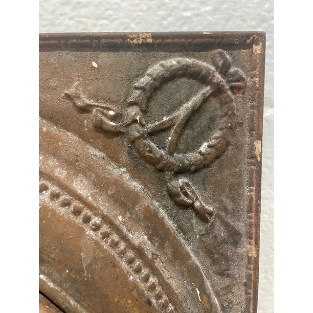 Late 19th Century Neoclassical Cast Iron Fireplace Surround & Figural Cover – 2-Piece Set 21.5" X 27" For Sale In Mobile - Image 6 of 6