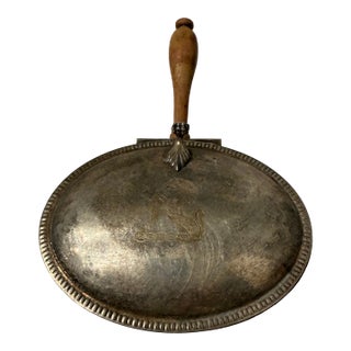 Vintage the Sheffield Silve Co. Silverplated Oval Silent Butler With Rear Horse Crest For Sale