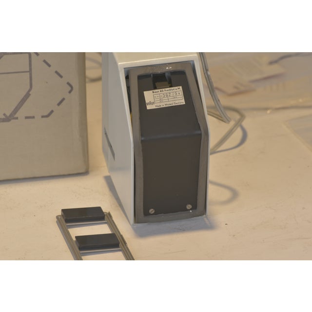 Gray D5 Slide Projector and Spot Light by Dieter Rams for Braun, 1960s For Sale - Image 8 of 13