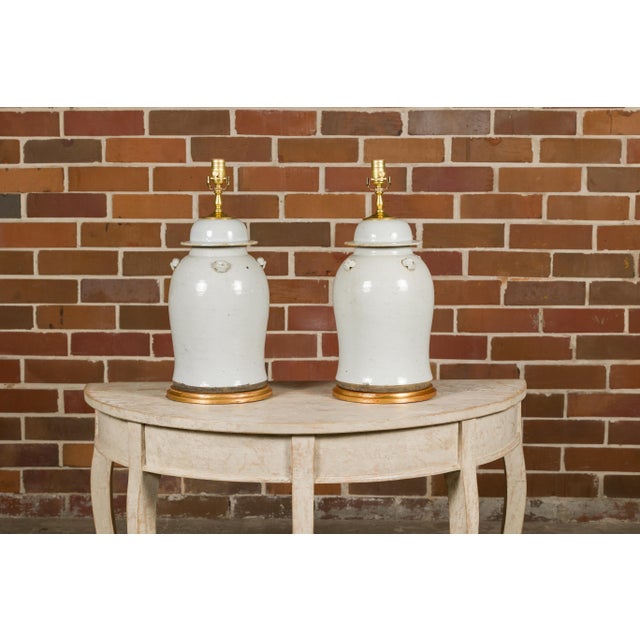 Asian Modern White Porcelain Lidded Urns on Gilded Bases - Pair For Sale In Atlanta - Image 6 of 12
