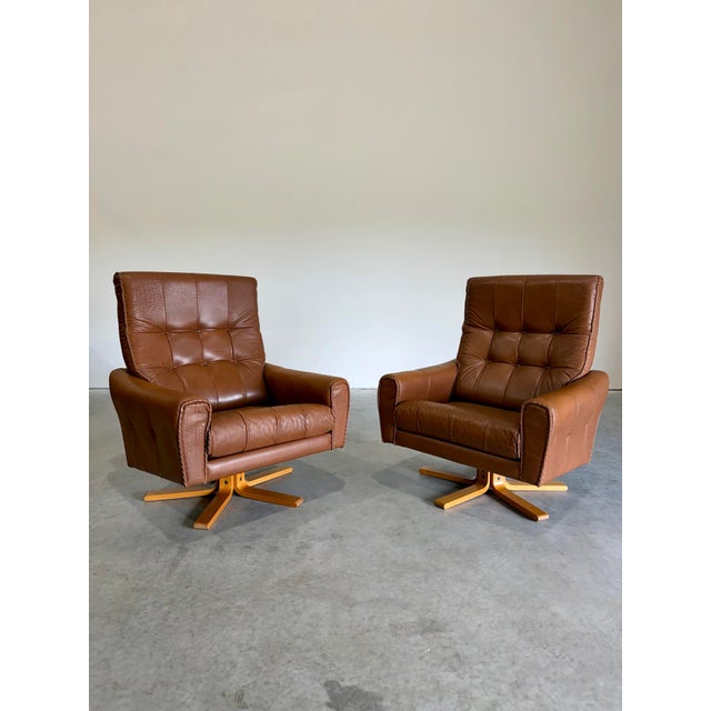 1970s Mid Century Caramel Leather and Beech Swivel Chairs, Baseball Glove Stitching, 2 Pieces For Sale - Image 5 of 10