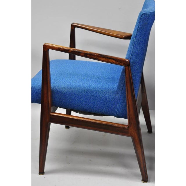 Vintage Jens Risom Style Rosewood Mid Century Modern Blue Fabric Lounge Chairs- a Pair For Sale - Image 10 of 11