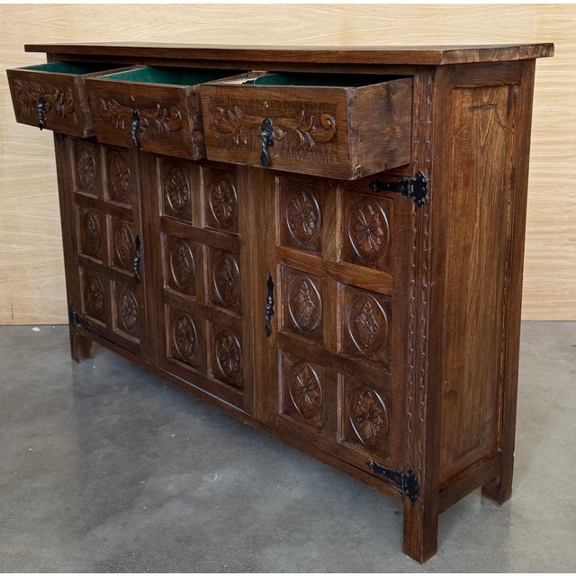 Early 20th Century Early 20th Century Spanish Baroque Carved Walnut Tuscan Three Drawers Credenza or Buffet For Sale - Image 5 of 13