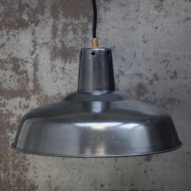 French factory pendant light anthracite enamel, white interior E26 / E27 Up to 250V (Europe/UK Standard).The wiring of...