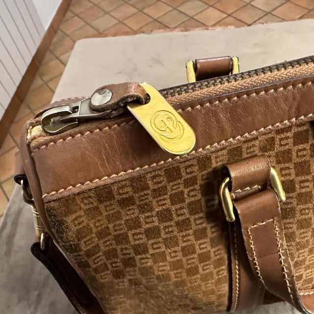 Animal Skin 1980s Brown Leather Shoulder Bag by Gucci For Sale - Image 7 of 12