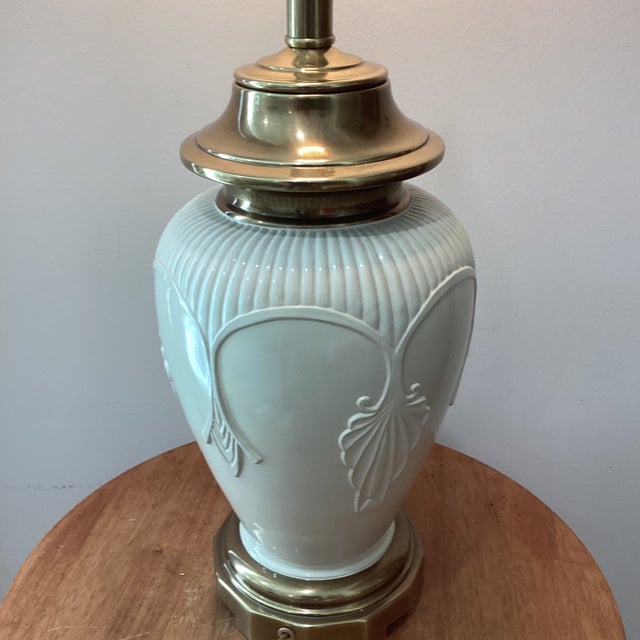 Vintage Large Ivory Porcelain Embossed Leaf Design & Brass Lamp Footed Base by Ethan Allen For Sale In Chicago - Image 6 of 12