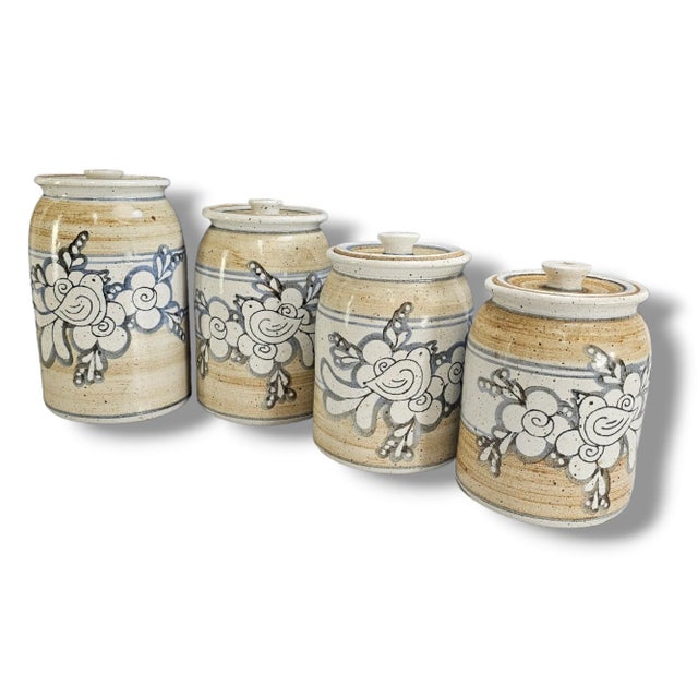 This vintage set of four beige Petteford canisters from the 1970s is a delightful addition to any kitchen or boho-inspired...