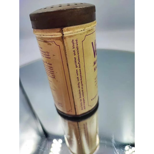 Art deco box Vasenol Powder Dr.Arthur Kopp Leipzig, dimensions: height 10.6 cm, diameter 5.8 cm.