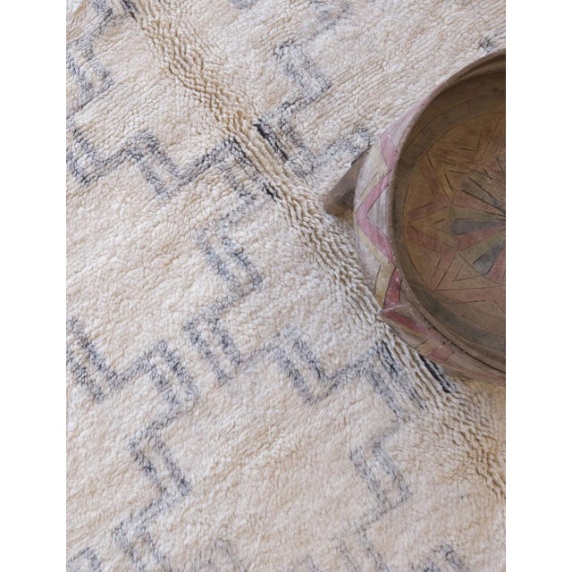 Contemporary White Moroccan Mrirt Rug - 10 X 6.8 Ft For Sale - Image 3 of 8
