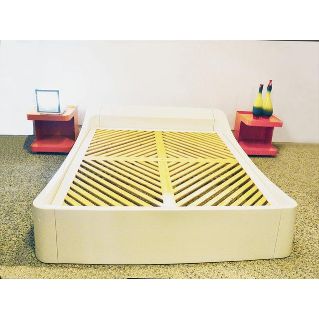 Space Age Fiberglass Bed by Astarte, 1970s For Sale - Image 9 of 10