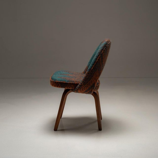 For over 70 years, this piece (model 72) has been popular in executive board offices and residential interiors. This...