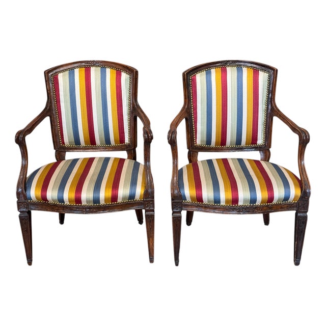 Pair of Late 18th Century Italian Carved Walnut Armchairs For Sale