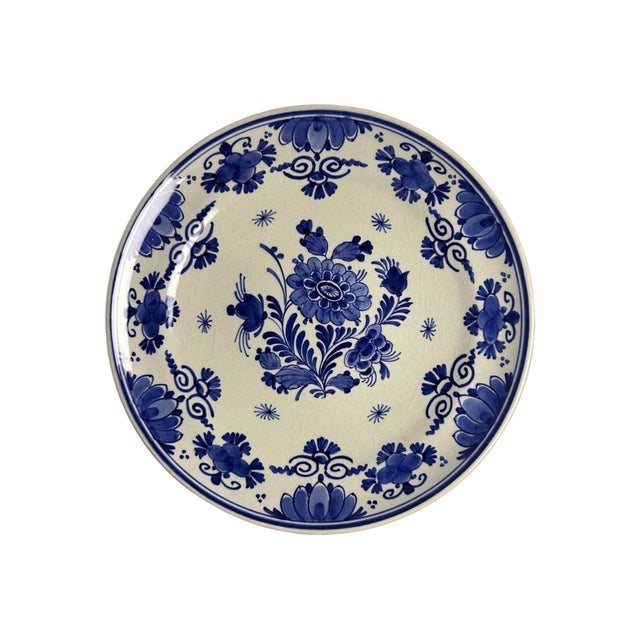 A pair of antique hand-painted Royal Delft / De Porceleyne Fles plates from 1920, the Dutch Vredesjaar following the First...