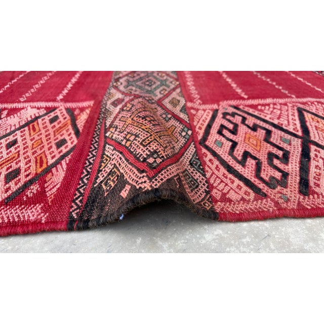 1980s Moroccan Handmade Kilim Rug - 5'6" X 9'6" Ft For Sale - Image 5 of 9