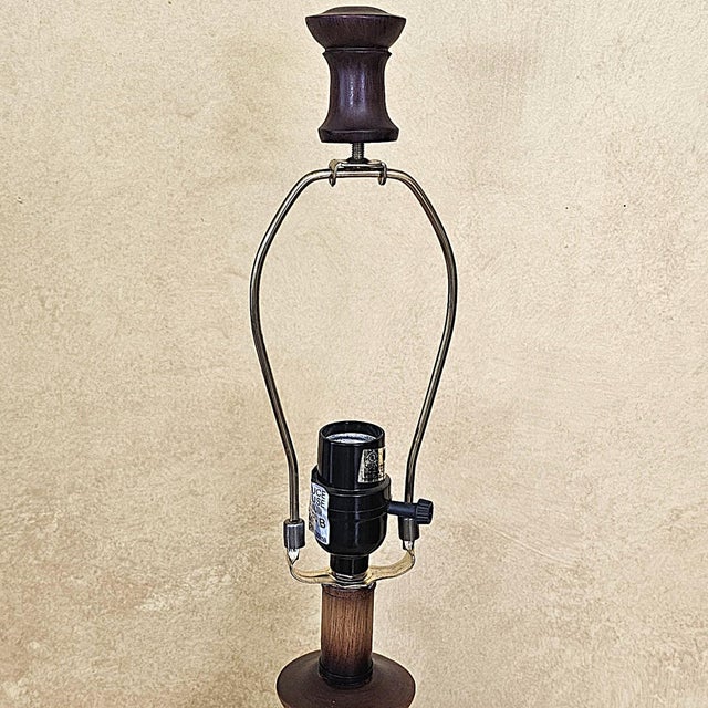 Plastic Vintage Traditional Wood-Look Urn Table Lamp With Floral Botanical Shade For Sale - Image 7 of 18