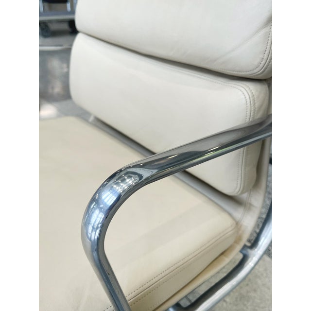 Metal Mid-Century Modern Soft Pad Desk Chair Attributed to Eames for Herman Miller For Sale - Image 7 of 15