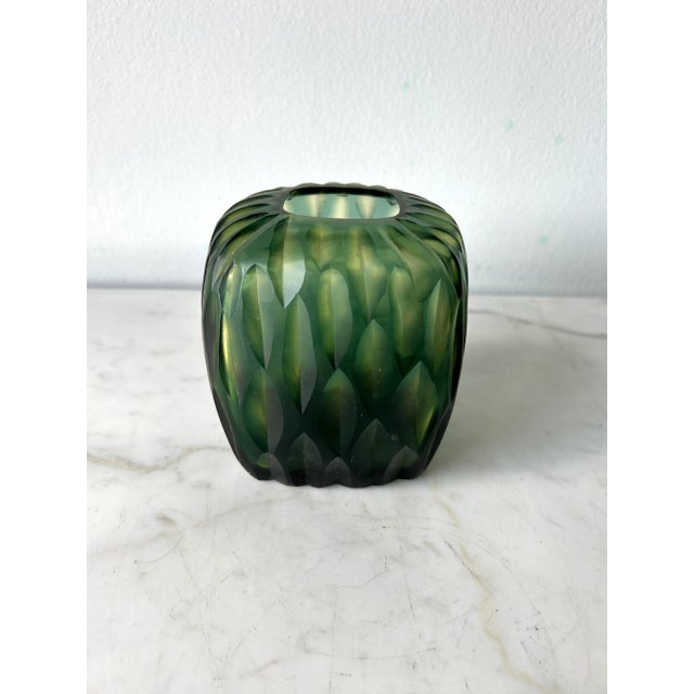The Guaxs Kashi green vase epitomizes the meticulous craftsmanship and artistic vision behind every Guaxs creation....