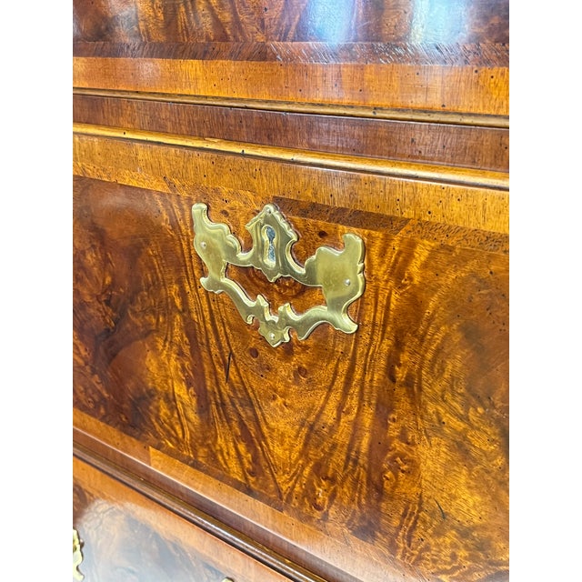 Late 20th Century Henredon Aston Court Banded Mahogany and Burlwood Chest on Chest For Sale - Image 12 of 17