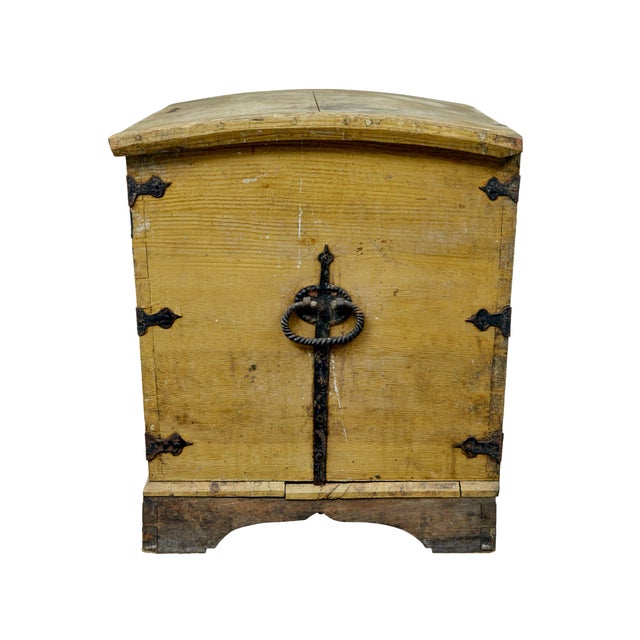 Antique Swedish Painted Pine Blanket Chest, 1850 For Sale - Image 3 of 11