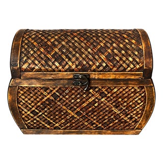 Late 20th Century Domed Woven Natural-Fiber and Wood Keepsake Chest With Ring Handles For Sale