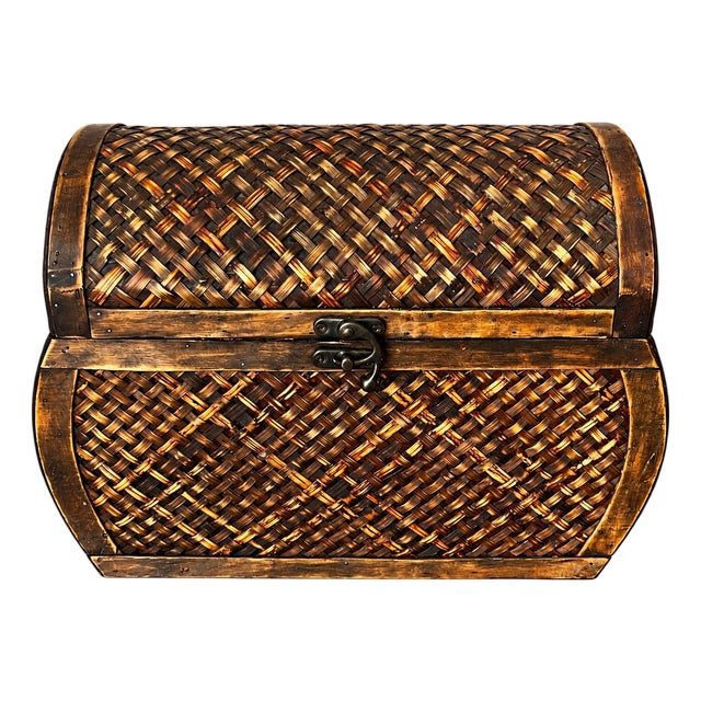 Late 20th Century Domed Woven Natural-Fiber and Wood Keepsake Chest With Ring Handles For Sale