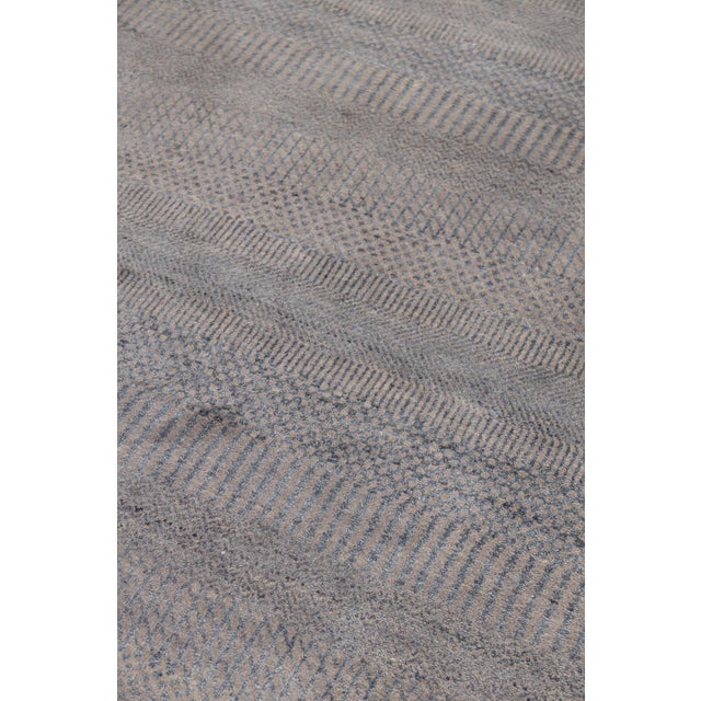 Wood 4' x 16' Savannah Hand Knotted Modern Grey Wool & Silk Rug For Sale - Image 7 of 17