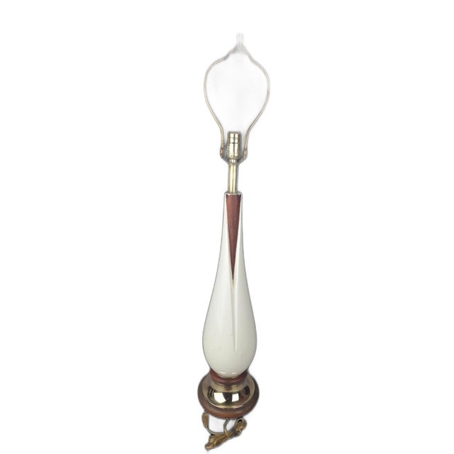 Mid-Century Modern 1960s Mid-Century Modern Teardrop Table Lamp in White Ceramic and Walnut For Sale - Image 3 of 6