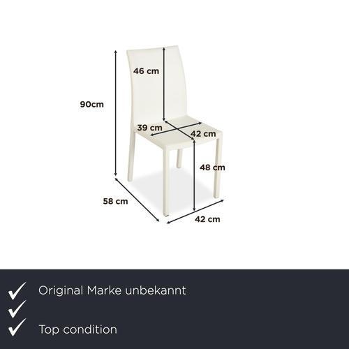 This set of four leather chairs is ideal for cozy get-togethers. It's the perfect combination of elegance, comfort, and...