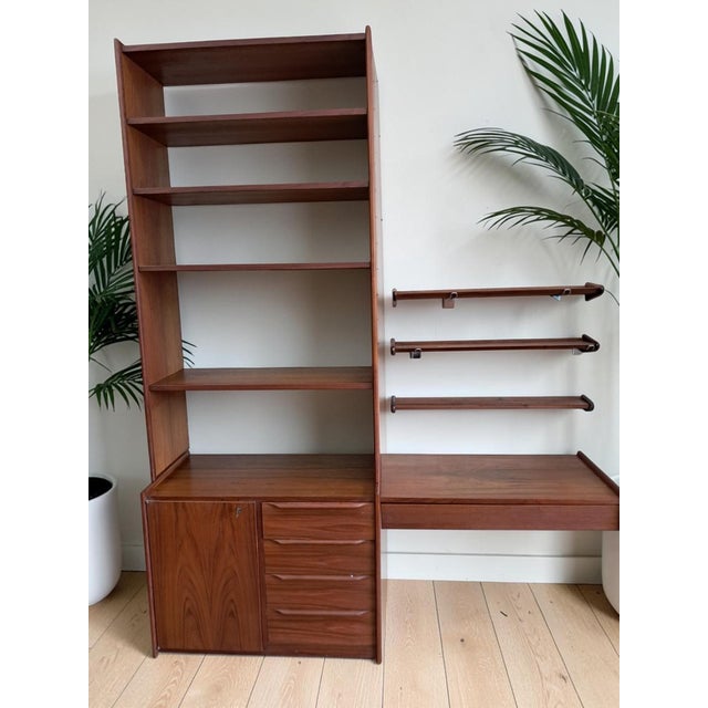 Wood Mid-Century Vintage Danish Teak Floating Wall Display Unit in the style of Ladderax, 1960 For Sale - Image 7 of 18