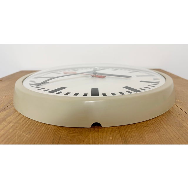 Grey Industrial Wall Clock from TN, 1960s For Sale - Image 13 of 18
