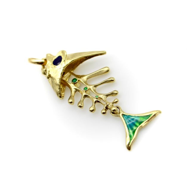 1960s 18k Gold Articulated Fishbone Skeleton Pendant With Enamel by UnoAErre For Sale In Los Angeles - Image 6 of 11