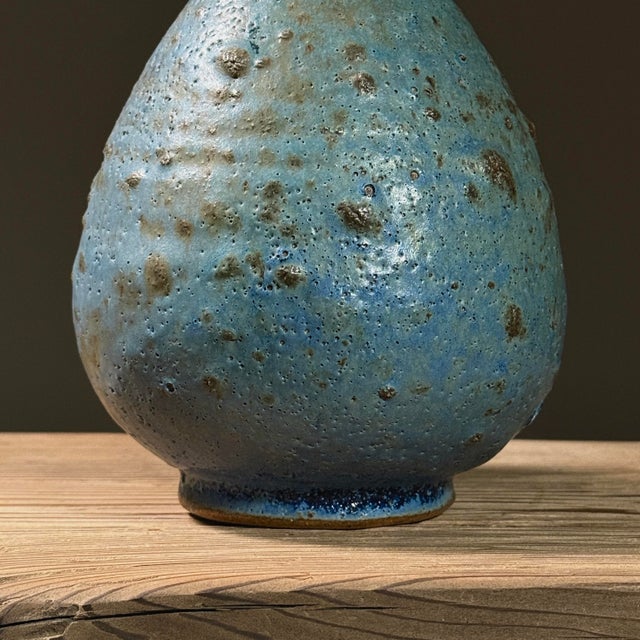Vintage Long Neck Mid Century Volcanic Glaze Blue Vase by William C. Alexander, Signed For Sale In Philadelphia - Image 6 of 7