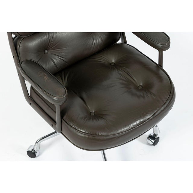 Eames Time Life Executive Lobby Chair for Herman Miller, Gray Leather Office Desk Chair, 1988 For Sale - Image 11 of 18